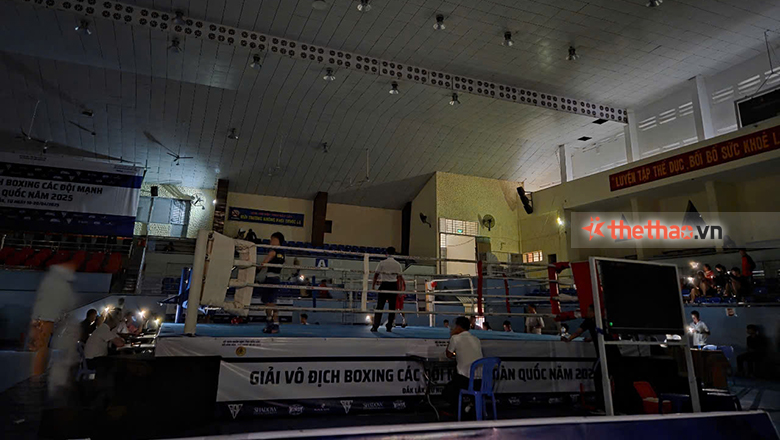 Dak Lak provincial stadium lost power when the Boxing Teams of the strong teams 2025 - Photo 1