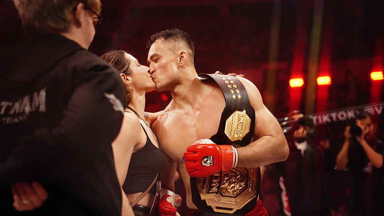 Nguyen Van Kamil took the Lion Championship championship to give his wife - Photo 1