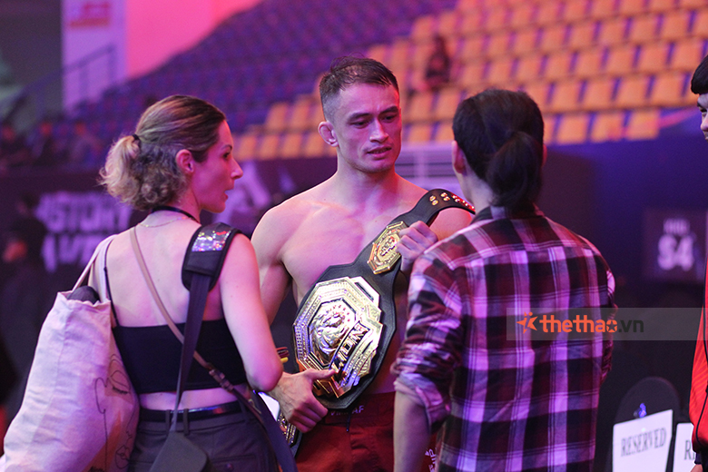 Nguyen Van Kamil took the Lion Championship championship to give his wife - Photo 3