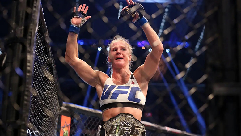 How many UFC champions appear at UFC 300? - Photo 5