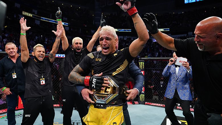 How many UFC champions appear at UFC 300? - Photo 4