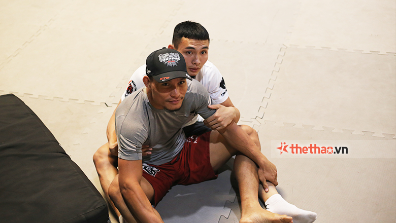 Nghiem Van Italy came to Lien Phong dojo to consult 'big brother' Tran Quang Loc - Photo 2