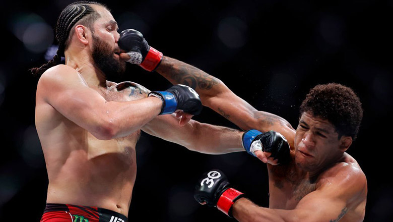 UFC 287: Israel Adesanya made Alex Pereira unconscious, regained the middle champion - Photo 1