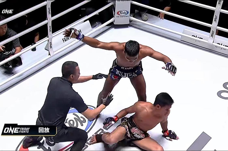 The vendor is not in One Championship, taking money for his father - Photo 2
