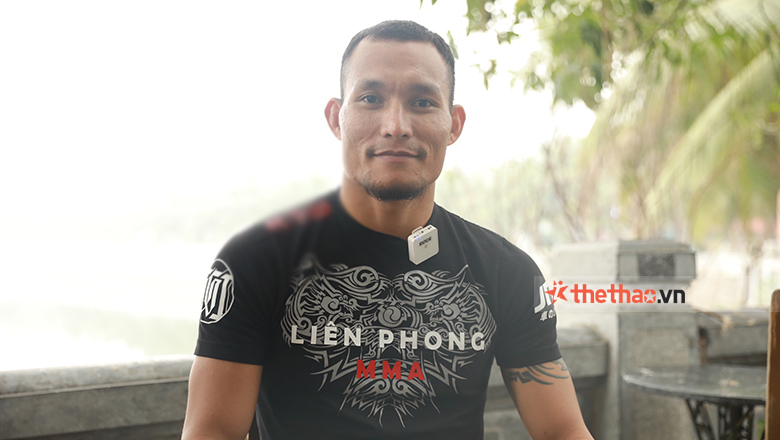   Johnny Tri Nguyen shared a tactic to help Tran Quang Loc defeat Ly Tieu Long in only 1 half - Photo 2