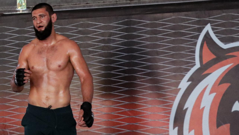 Khamzat Chimaev returned to Tiger Muay Thai to practice - Photo 1