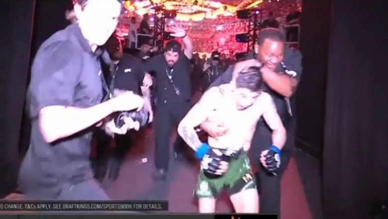 UFC Brandon Moreno champion was attacked by the audience, throwing bottles - Photo 2
