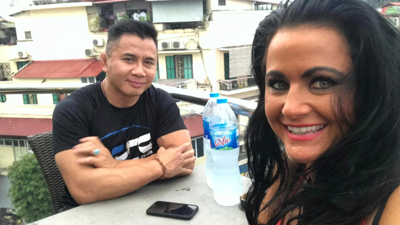 Cung Le visits Vietnam - Photo 1