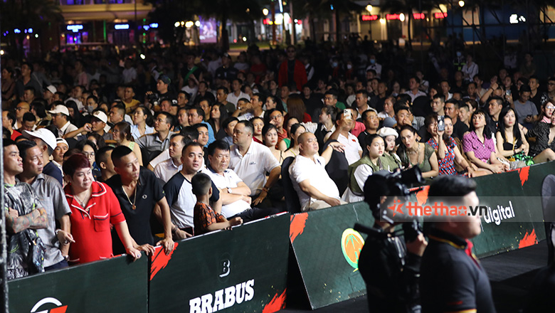 The audience came to the square to see the Lion Championship 2022 final to the end of the night - Photo 1