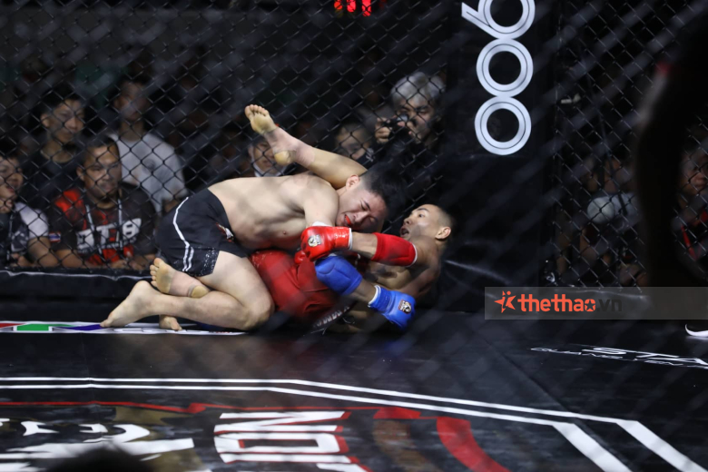 Why did the referee pause the match when Van Y had the opportunity to play in early Xuan Anh? - Photo 1