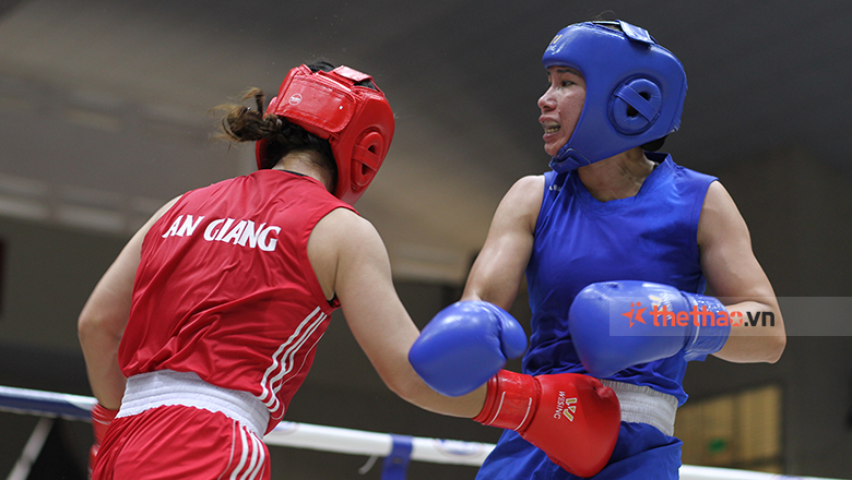 Ha Thi Linh successfully defended the national boxing championship - Photo 2