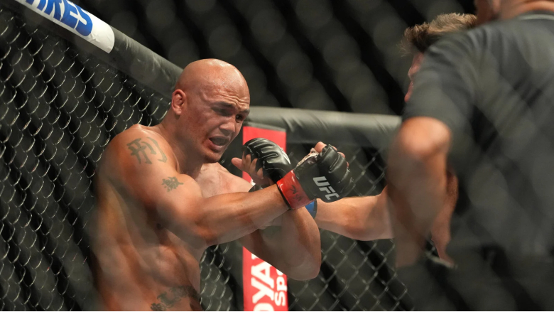 Robbie Lawler withdrew from UFC 282 - Photo 2