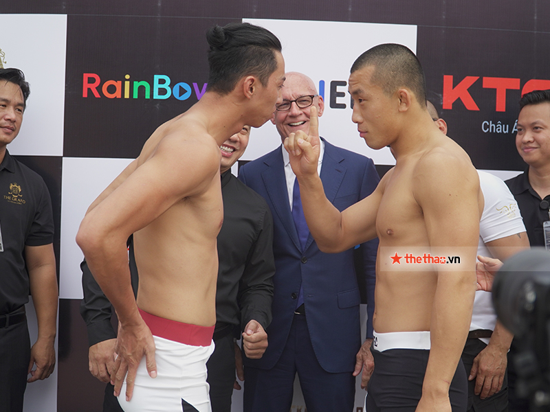 The boxer uses strange techniques before checking the weight for the AFC 21 event - Photo 7