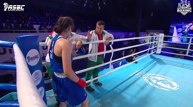 The Asian Boxing Federation 'chasing' the referee made a mistake at the Asian Youth Award - Photo 1