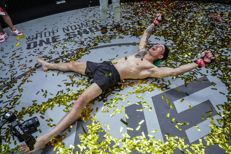 Citadel of UFC Volkanovski champion - Photo 2