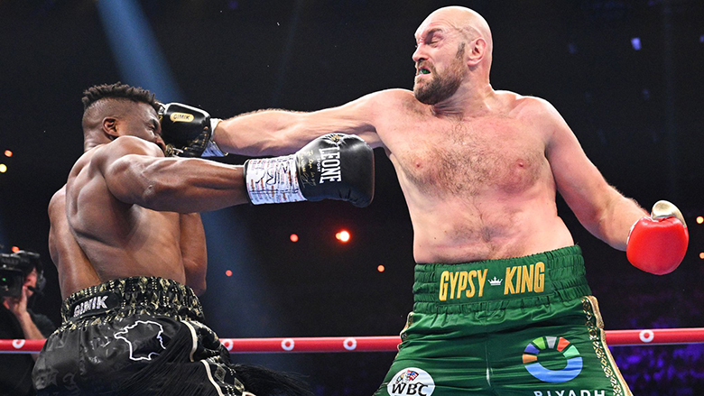 Francis nunnou lost the point despite punching Tyson Fury - Photo 2