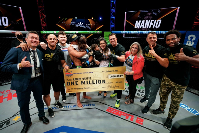 Dominique Wooding signed a competition at Professional Fighters League season 2023 - Photo 2
