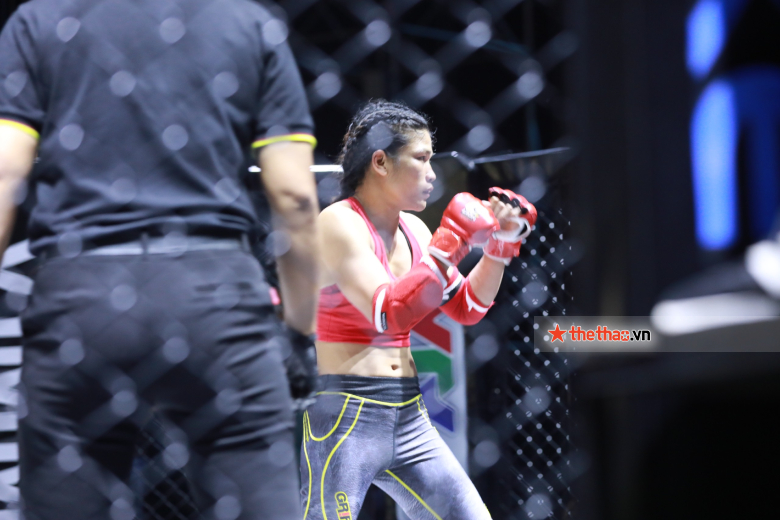 Female boxer wearing ao dai to share bruises after reaching the final of Lion Championship - Photo 2