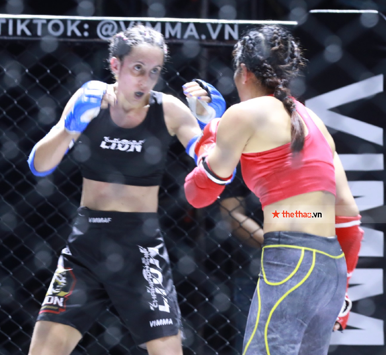 Female boxer wearing ao dai to share bruises after reaching the final of Lion Championship - Photo 4