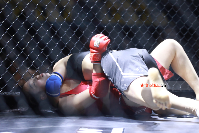 Hot girl MMA Pham Thi Nhung won in 90 seconds, reached the final of Lion Championship - Photo 5