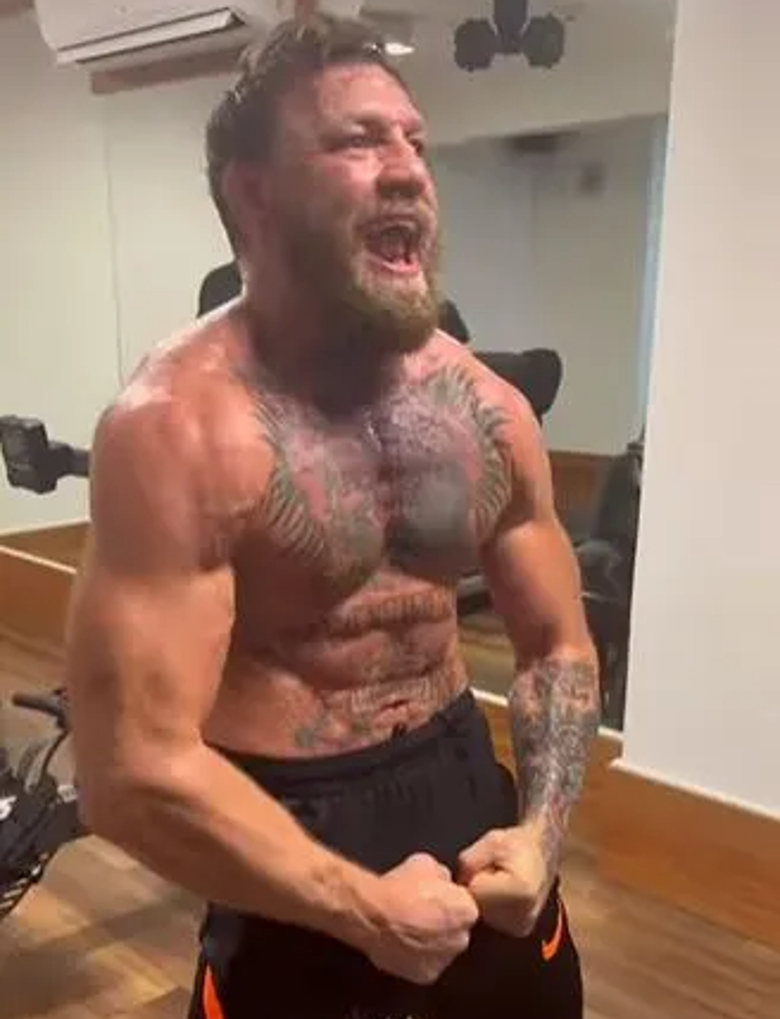 McGregor shows his muscles before returning to the competition for UFC - Photo 3