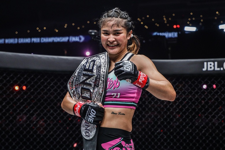 Stamp Fairtex became the first to hold the One Championship belt in all 3 Muay - Kickboxing - MMA - Photo 2