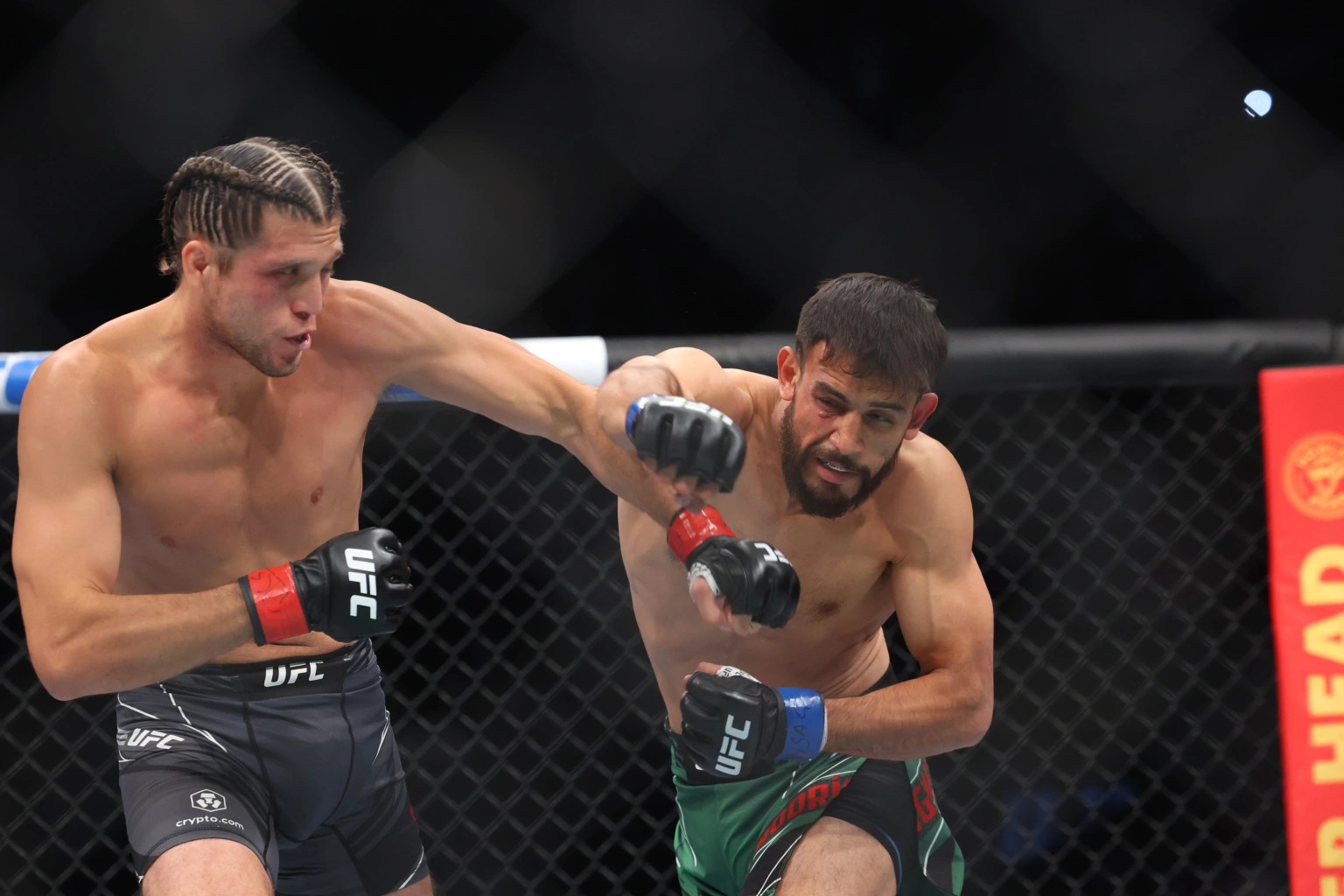 UFC on ABC 3: Rodriguez lowered Ortega in the first half - Photo 1