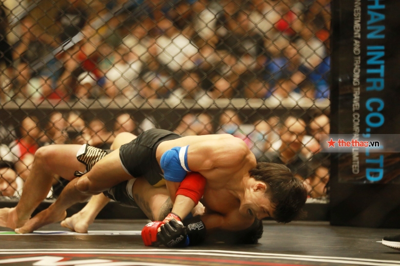 Nguyen Tran Duy Nhat won the opening match of Lion Championship with an elbow break - Photo 8