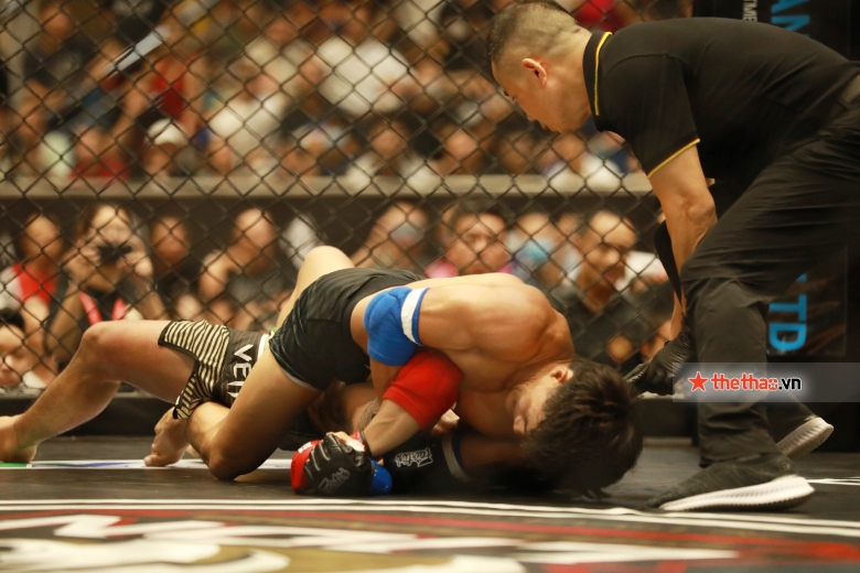 Nguyen Tran Duy Nhat won the opening match of Lion Championship with an elbow break - Photo 7