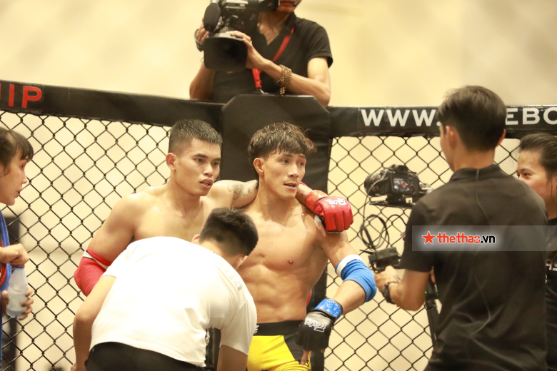 Nguyen Tran Duy Nhat won the opening match of Lion Championship with an elbow break - Photo 1