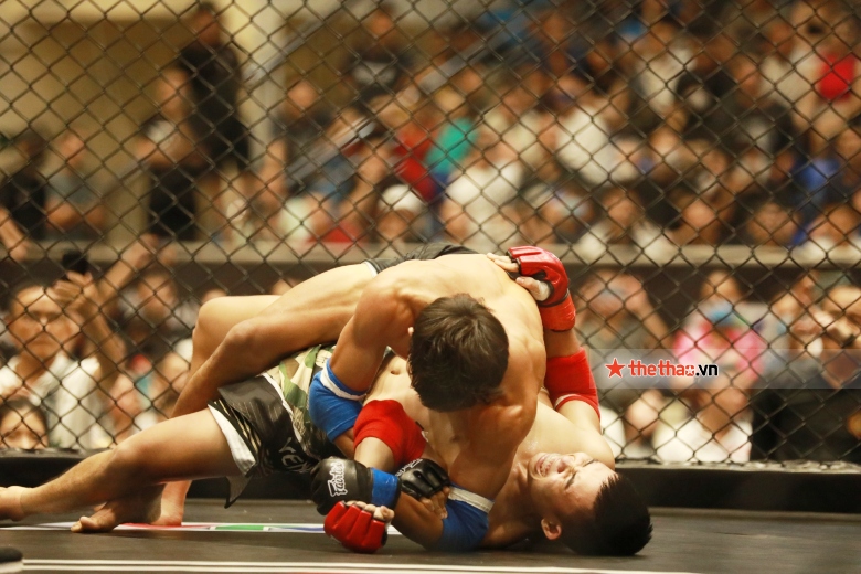 Nguyen Tran Duy Nhat won the opening match of Lion Championship with an elbow break - Photo 9