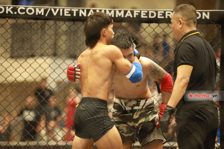Nguyen Tran Duy Nhat won the opening match of Lion Championship with an elbow break - Photo 4