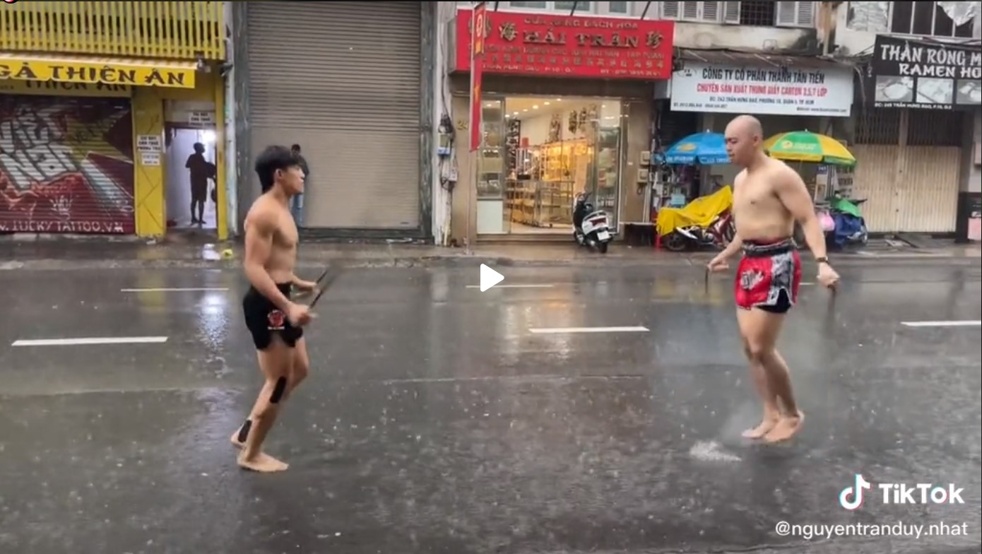 Nguyen Tran Duy Nhat practice anytime, anywhere despite the weather - Photo 2