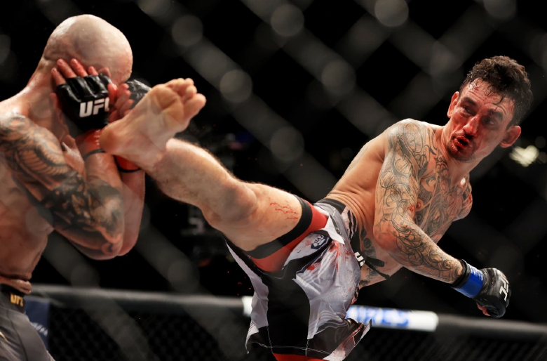 Max Holloway was hospitalized after the UFC belt match - Photo 1
