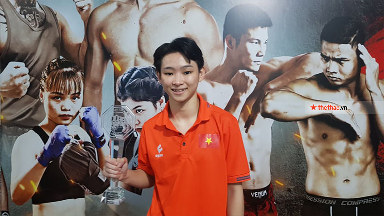 Two female fighters Thai Nguyen regretted only 4 days of studying battlefield before on the floor - Photo 2