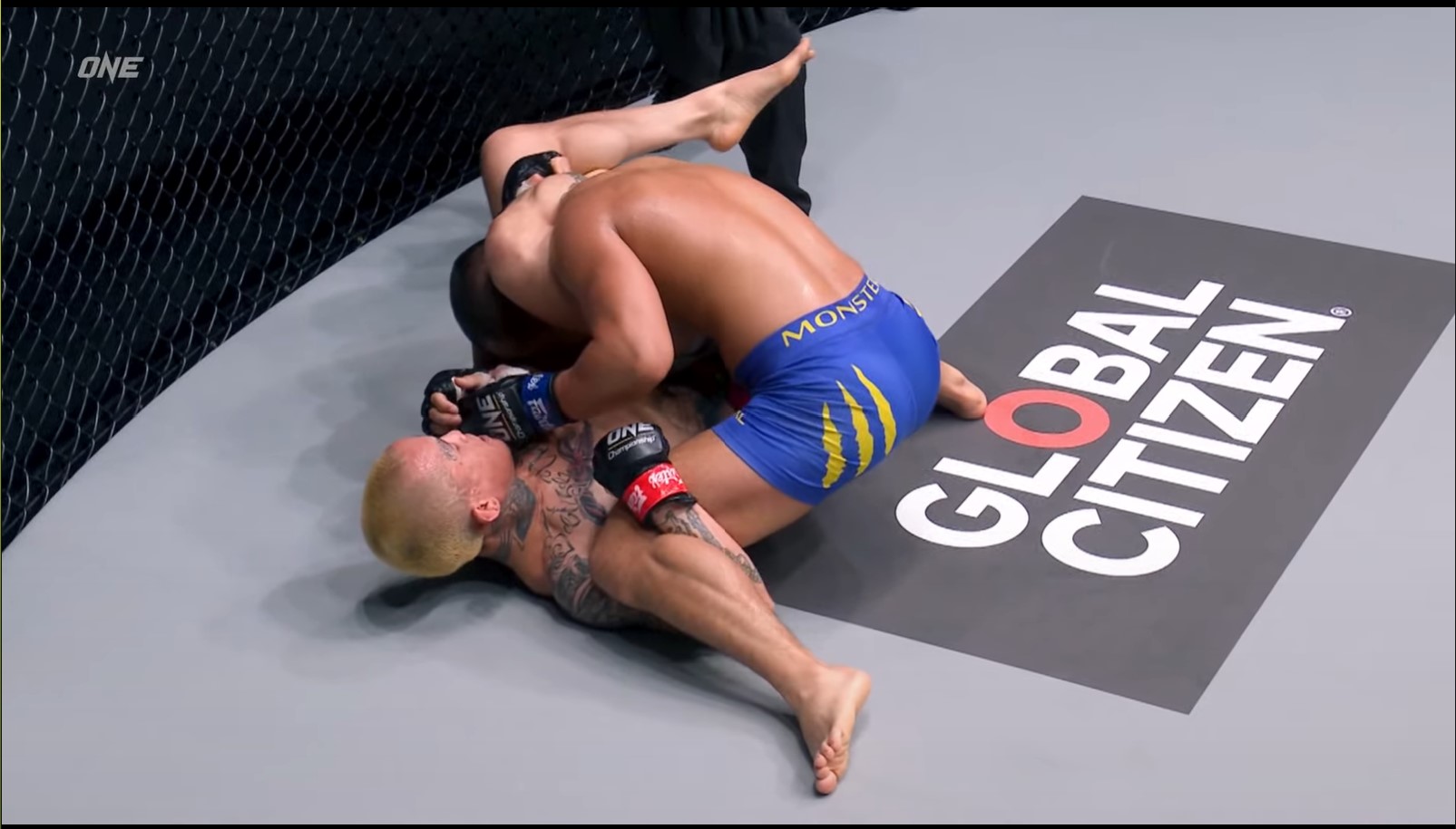 Anthony passed the Chinese opponent at One: Full Blast - Photo 2