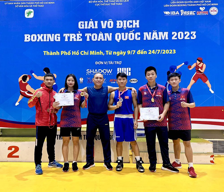 How are small units saving when attending a national boxing prize? - Photo 2