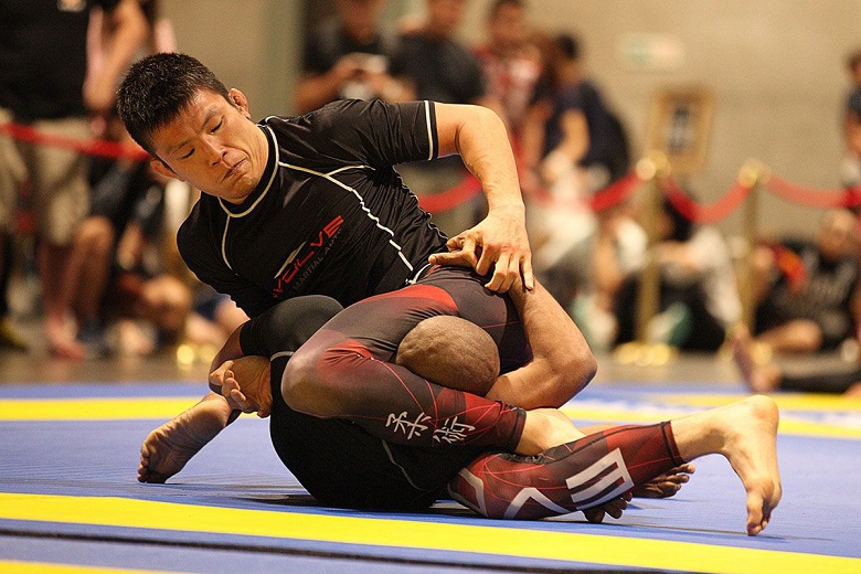 The 'King' Bjj Gordon Ryan went to the floor with former King Shinya Aoki in the first match at One - Photo 2