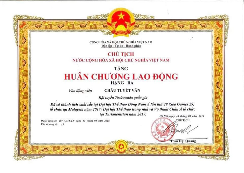 Taekwondo Chau Tuyet Van is proud to accept the Third -class Labor Medal - Photo 1