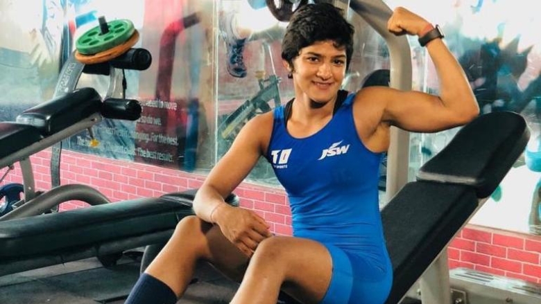 One: Dangal - One gift for Ritu Phogat - Photo 2