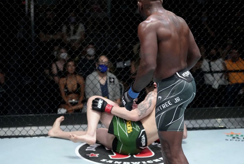 UFC VEGAS 36: Should it be recommended to ban the horizontal kicks? - Photo 3