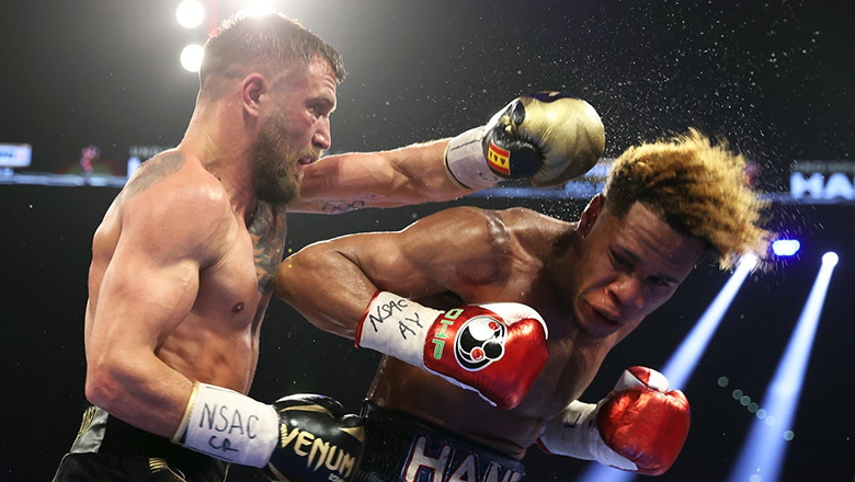 What are the referees in the match between Devin Haney and Lomachenko for scores? - Photo 4