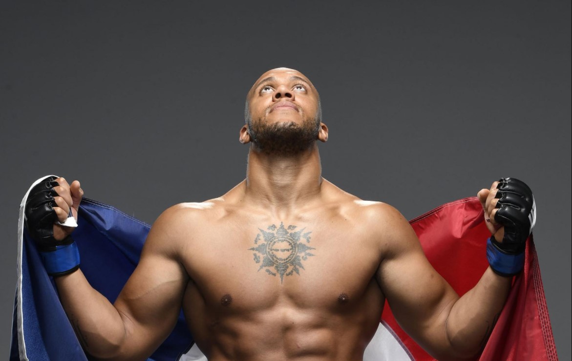 Derrick Lewis is very dangerous, but Ciryl Gane will drown him into the deep water in UFC 265 - Photo 2