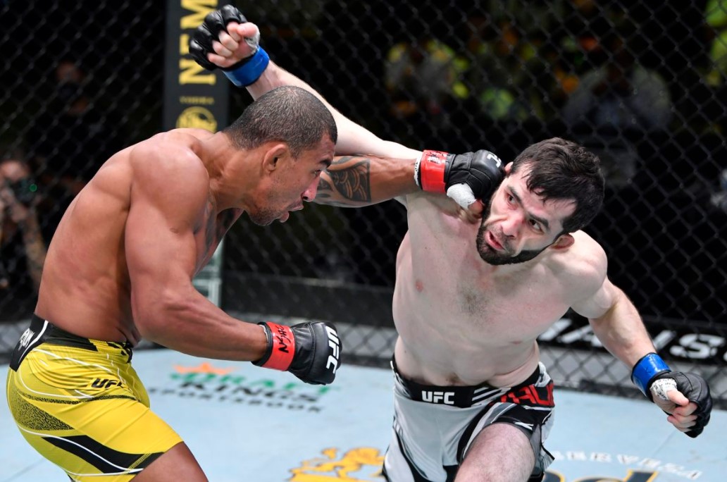 Raoni Barcelos and Timur Valiev received the FOTN title and $ 50,000 from UFC Vegas 30 - Photo 2