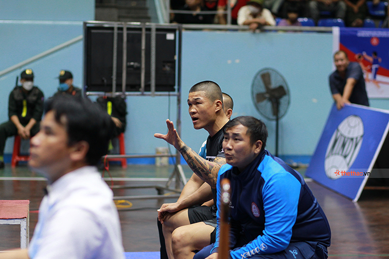 Many boxers moved to the coach in the national boxing tournament - Photo 3