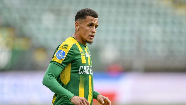 Ravel Morrison: Former prodigy Man Utd bruised with his hand when on the floor of MMA - Photo 3