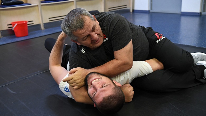 Khabib Nurmagomedov: Not only is it taught but also bite gray bears - Photo 2