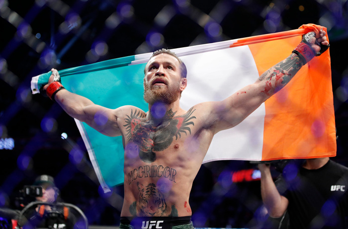 What does Conor McGregor say after Charles Oliveira's victory? - Photo 2