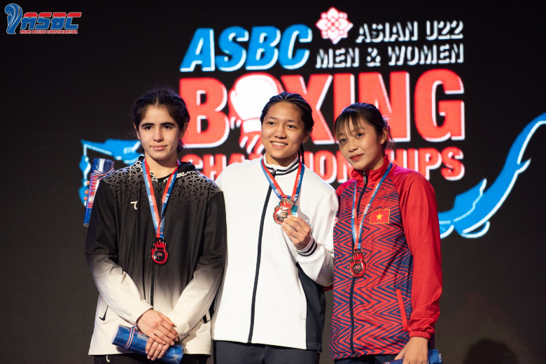 Vietnamese boxers bruised when they received the Asian Boxing U22 Medal - Photo 2