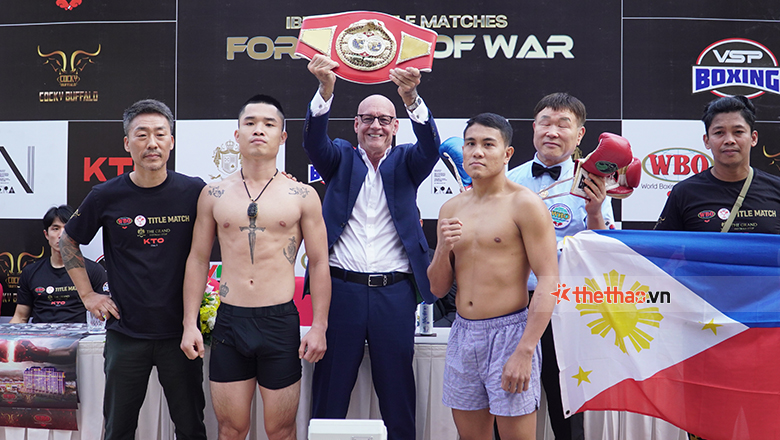 Dinh Hong Quan was stripped of the Asian IBF belt before the event 'Fortunes of War' - Photo 3